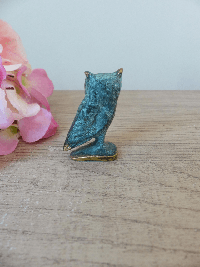 Figurine miniature hibou en laiton aux yeux bleus, petit hibou sculpture d'art grec symbole de la sagesse, animal en laiton porte-bonheur