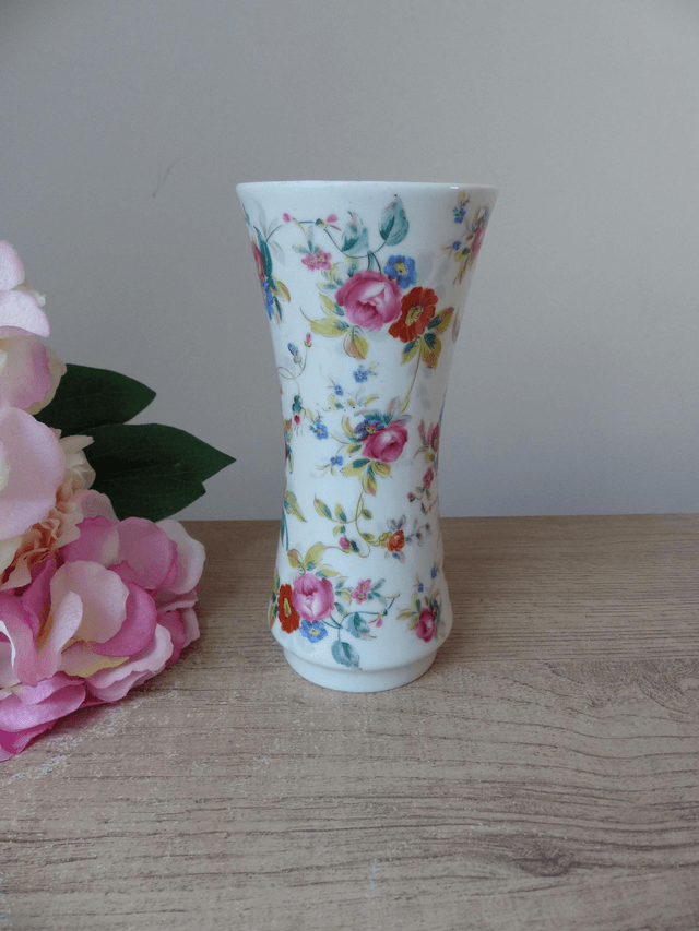 Petit vase en porcelaine Bavaria Allemagne décor de fleurs romantiques, vase décoré de fleurs anciennes, vase romantique maison salon de thé