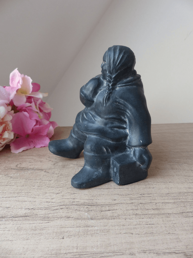 Vintage Sculpture Inuit Esquimau Maman avec son Enfant Canada, Figurine Canadienne en Résine Noire, Cadeau pour une maman