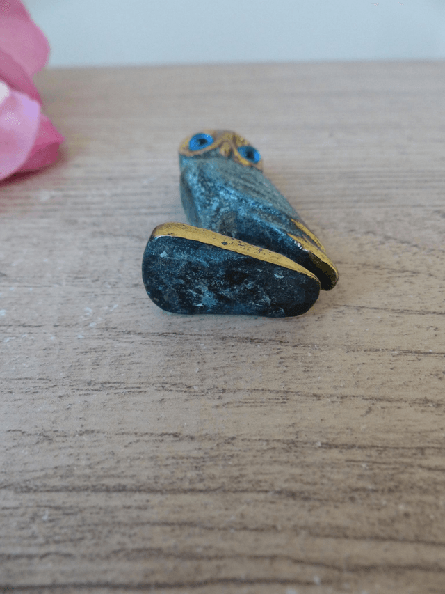 Figurine miniature hibou en laiton aux yeux bleus, petit hibou sculpture d'art grec symbole de la sagesse, animal en laiton porte-bonheur