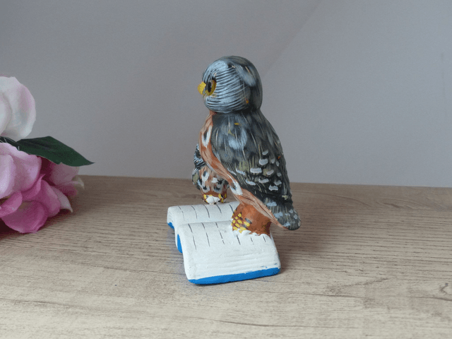 Figurines chouettes savantes sur livre peintes main, cadeau enseignant, professeur, maman, souvenir lecture conte du soir, cadeau fête mère