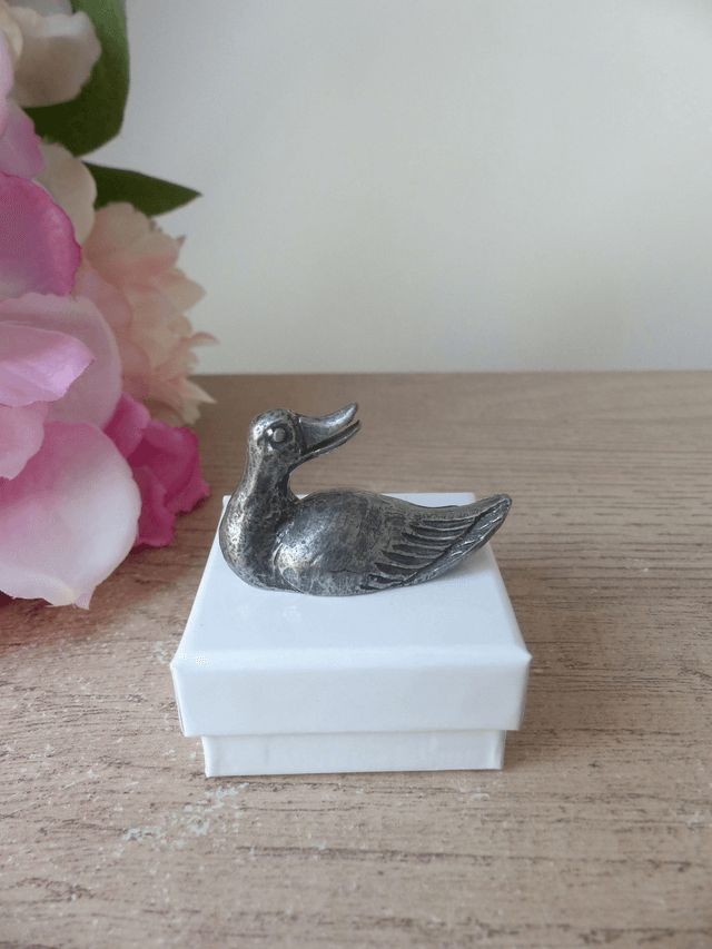 Miniature Canard Tête Tournée en Etain, Collection Michel Laude, Fabrication Française Artisanale, Collection Animal Oiseau Canard en Etain