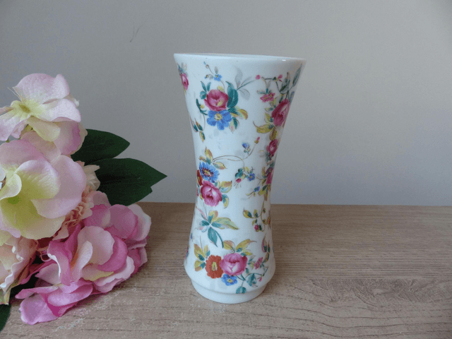 Petit vase en porcelaine Bavaria Allemagne décor de fleurs romantiques, vase décoré de fleurs anciennes, vase romantique maison salon de thé