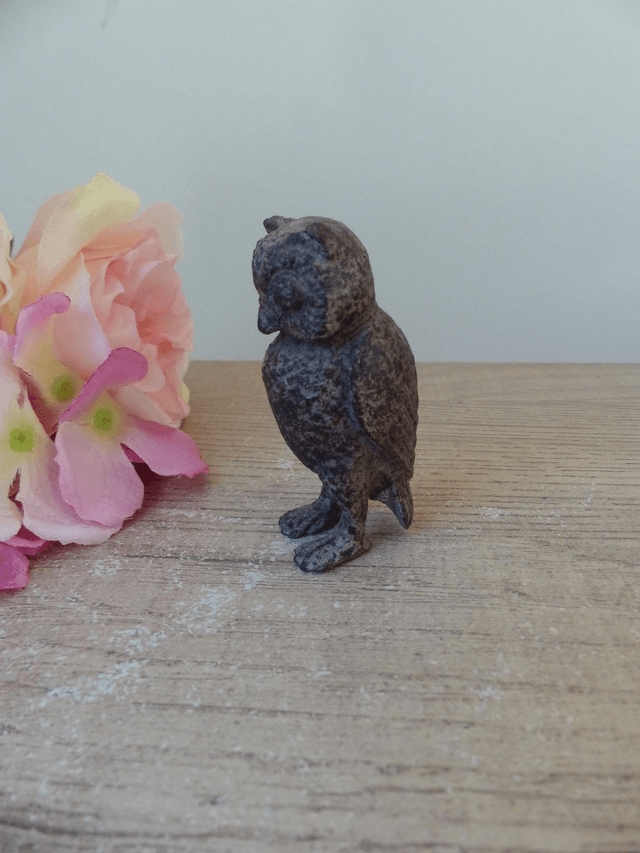 Petite statuette chouette en métal sculpté vintage, Figurine chouette marron debout décoration intérieure collection chouettes oiseaux