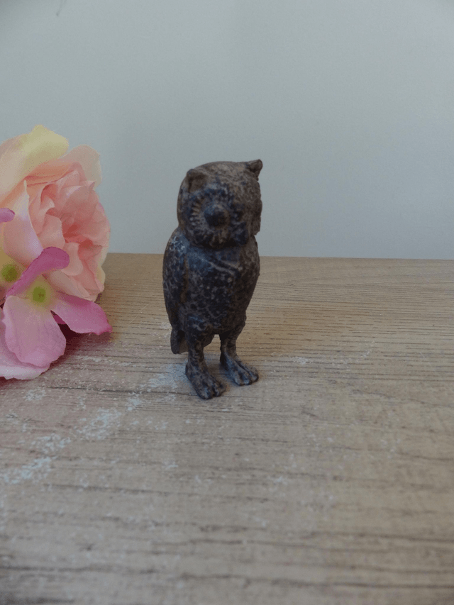 Petite statuette chouette en métal sculpté vintage, Figurine chouette marron debout décoration intérieure collection chouettes oiseaux