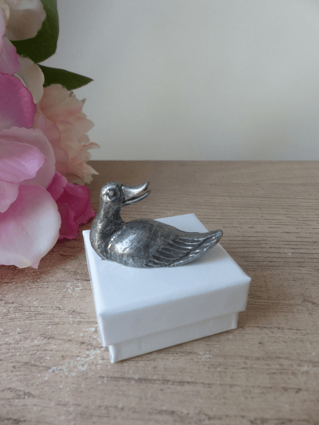 Miniature Canard Tête Tournée en Etain, Collection Michel Laude, Fabrication Française Artisanale, Collection Animal Oiseau Canard en Etain