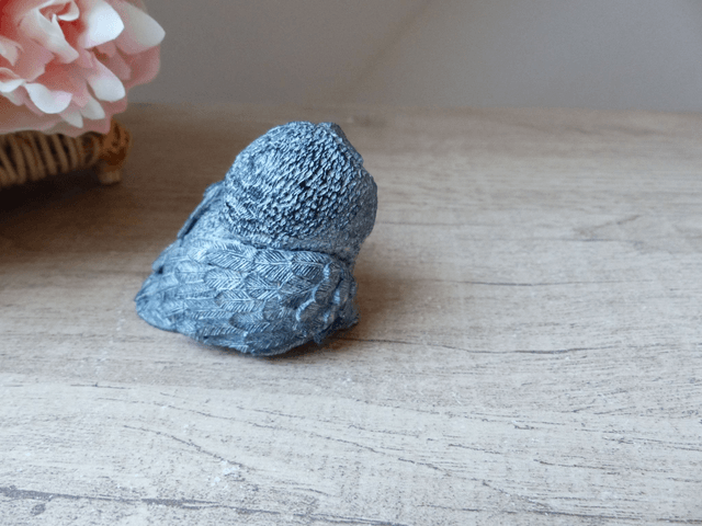 Vintage Sculpture d'une Petite Chouette en Pierre de Savon Blanche et Noire Edmund Wolf Fait au Canada