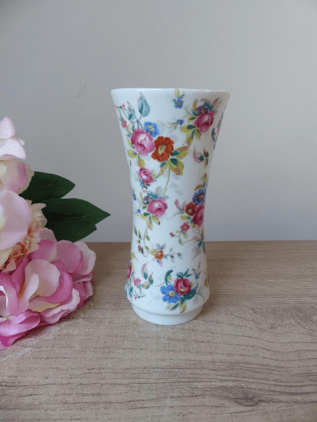 Petit vase en porcelaine Bavaria Allemagne décor de fleurs romantiques, vase décoré de fleurs anciennes, vase romantique maison salon de thé