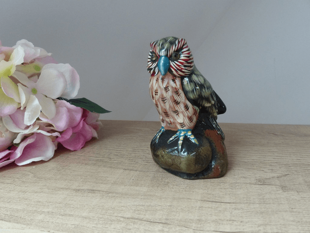 Statuette Chouette en Terre Cuite Peinte à la main, Sculpture Chouette Artisanale Poterie Vintage, Décoration Bibliothèque Salon Cadeau Ami