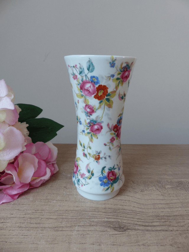 Petit vase en porcelaine Bavaria Allemagne décor de fleurs romantiques, vase décoré de fleurs anciennes, vase romantique maison salon de thé