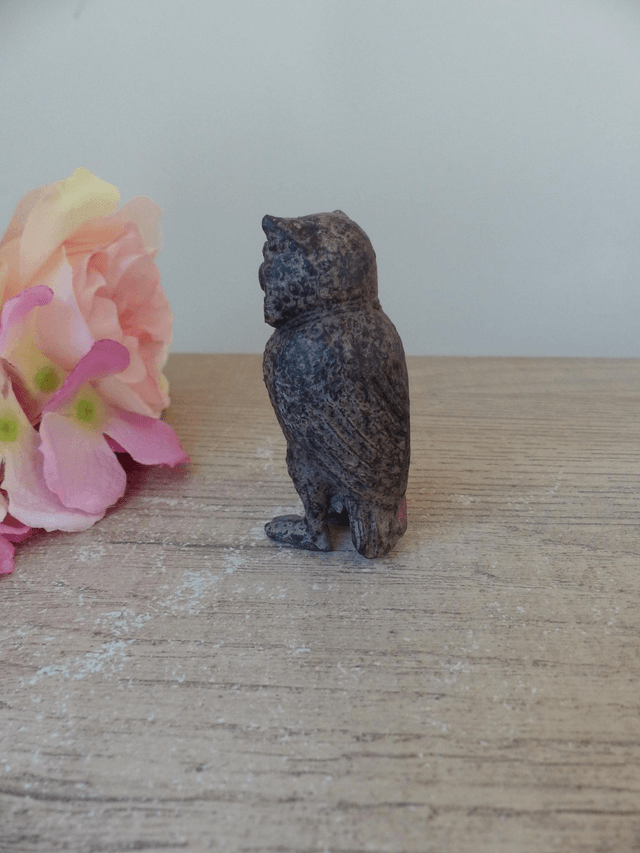 Petite statuette chouette en métal sculpté vintage, Figurine chouette marron debout décoration intérieure collection chouettes oiseaux