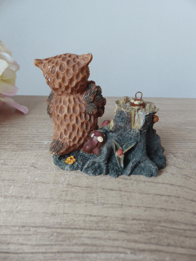 Figurine chouette savante professeur avec son bébé caché dans le tronc d'arbre, chouette dans la forêt décoration, cadeau enfant, enseignant