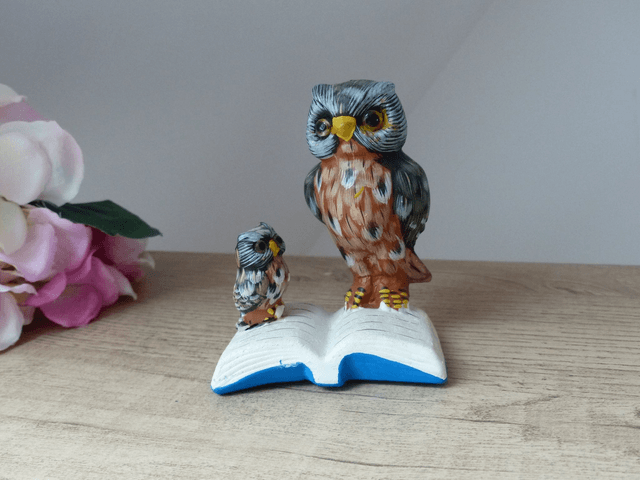 Figurines chouettes savantes sur livre peintes main, cadeau enseignant, professeur, maman, souvenir lecture conte du soir, cadeau fête mère