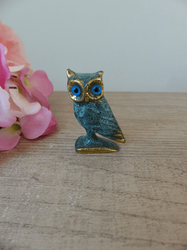 Figurine miniature hibou en laiton aux yeux bleus, petit hibou sculpture d'art grec symbole de la sagesse, animal en laiton porte-bonheur