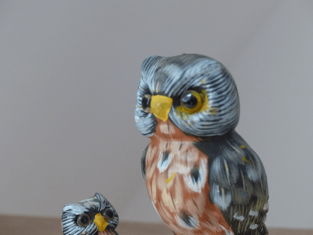 Figurines chouettes savantes sur livre peintes main, cadeau enseignant, professeur, maman, souvenir lecture conte du soir, cadeau fête mère
