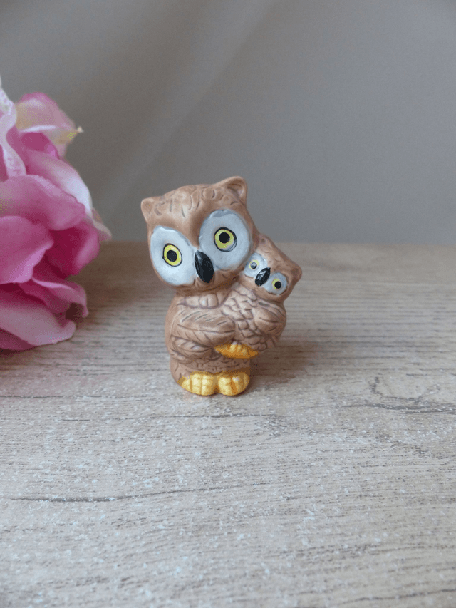 Mignon figurine chouette hibou avec bébé, couple famille hibou chouette en céramique,  décoration cadeau ami famille naissance enfant