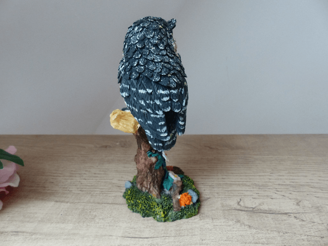Figurine Couple de Chouettes Hiboux Complices Amis Faisant un Clin d'Oeil Résine Vintage H 15 cm, Collection Amoureux des Chouettes