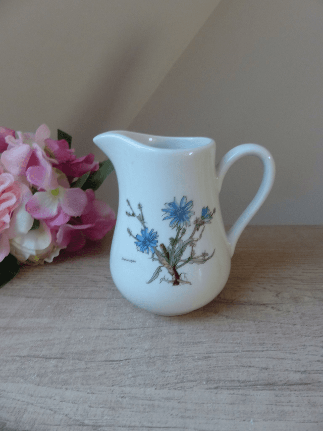 Ancien pot à lait, verseuse, pichet en porcelaine de Pillivuyt Fleurs Bleues Chicorées Sauvages