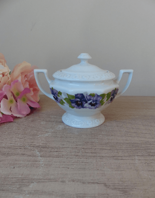 Sucrier en porcelaine Rosenthal Collection Classic, Allemagne, forme vintage, pot à sucres avec couvercle et décor fleurs pensées violettes