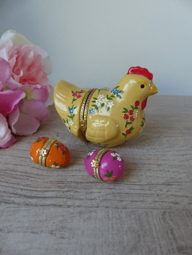 Boite poule en céramique et métal, figurine maman poule avec ses oeufs, cadeau décoration anniversaire, fête des mères, collection boites