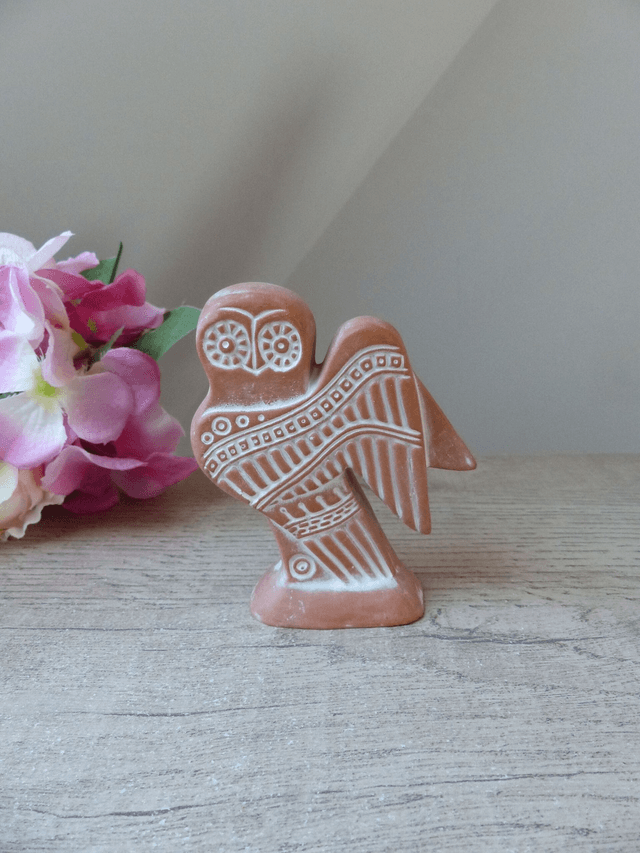Petite statuette figurine chouette en terre cuite sculptée à la main, chouette d&#039;Athéna, signée 10,5 cm, chouette de profil en poterie