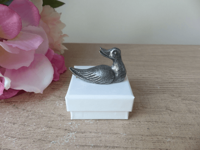 Miniature Canard Tête Tournée en Etain, Collection Michel Laude, Fabrication Française Artisanale, Collection Animal Oiseau Canard en Etain