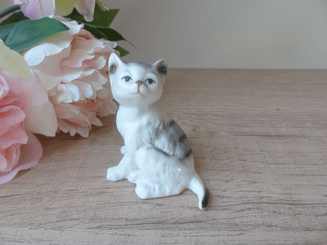 Figurine vintage chat miniature assis en porcelaine Bone Chine Taïwan, Chat de collection aux longs poils, cadeau amoureux des chats